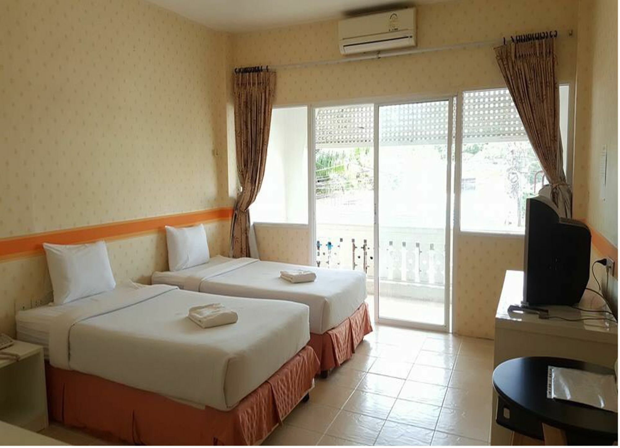 Be Fine Guesthouse Phuket Exterior foto